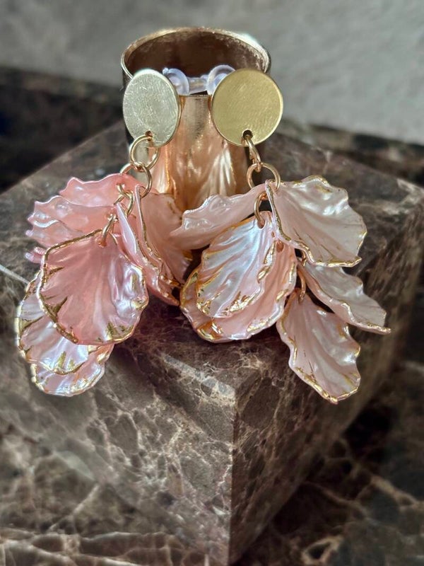 Statement oorbellen roze bloem met goud