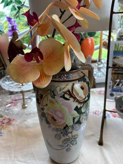 Vintage vaas met bloemenprint pastel