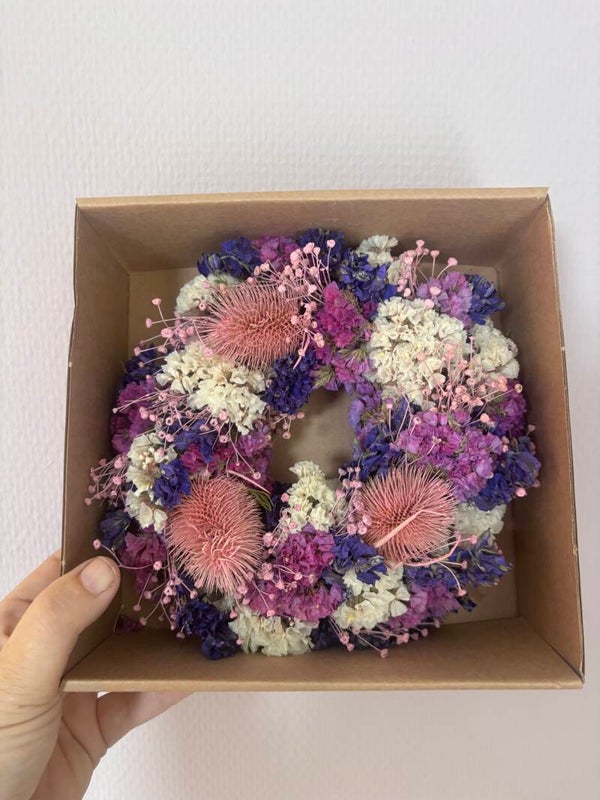 Droogbloemen krans blauw paars en crème