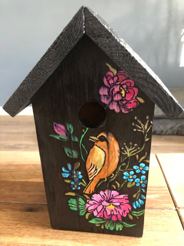 Vogelhuisje grijs met vogel en bloemen