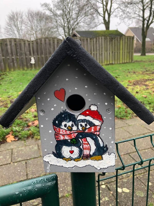 Vogelhuisje met sneeuwpop