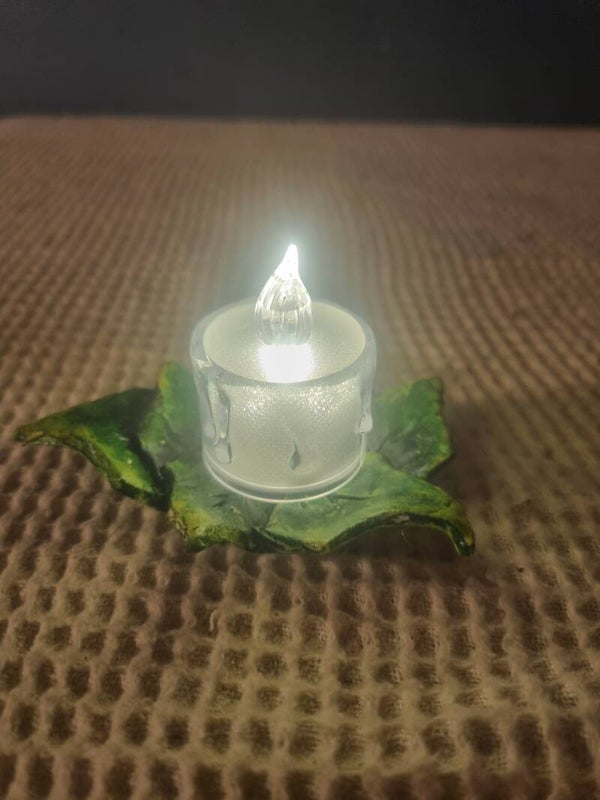 Tea light holder