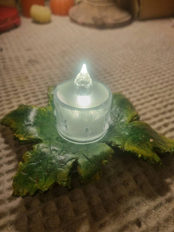 Tea light holder