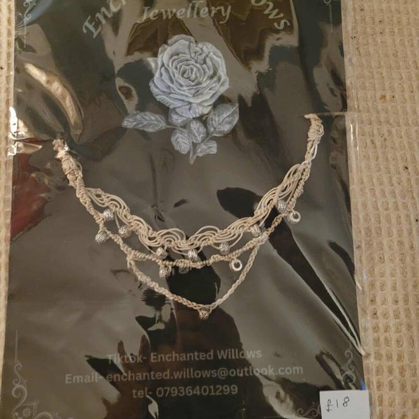 Neckless/choker