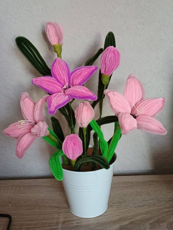Lilien/Blumen aus Pfeiffenreiniger im Topf/ Kunstblumen