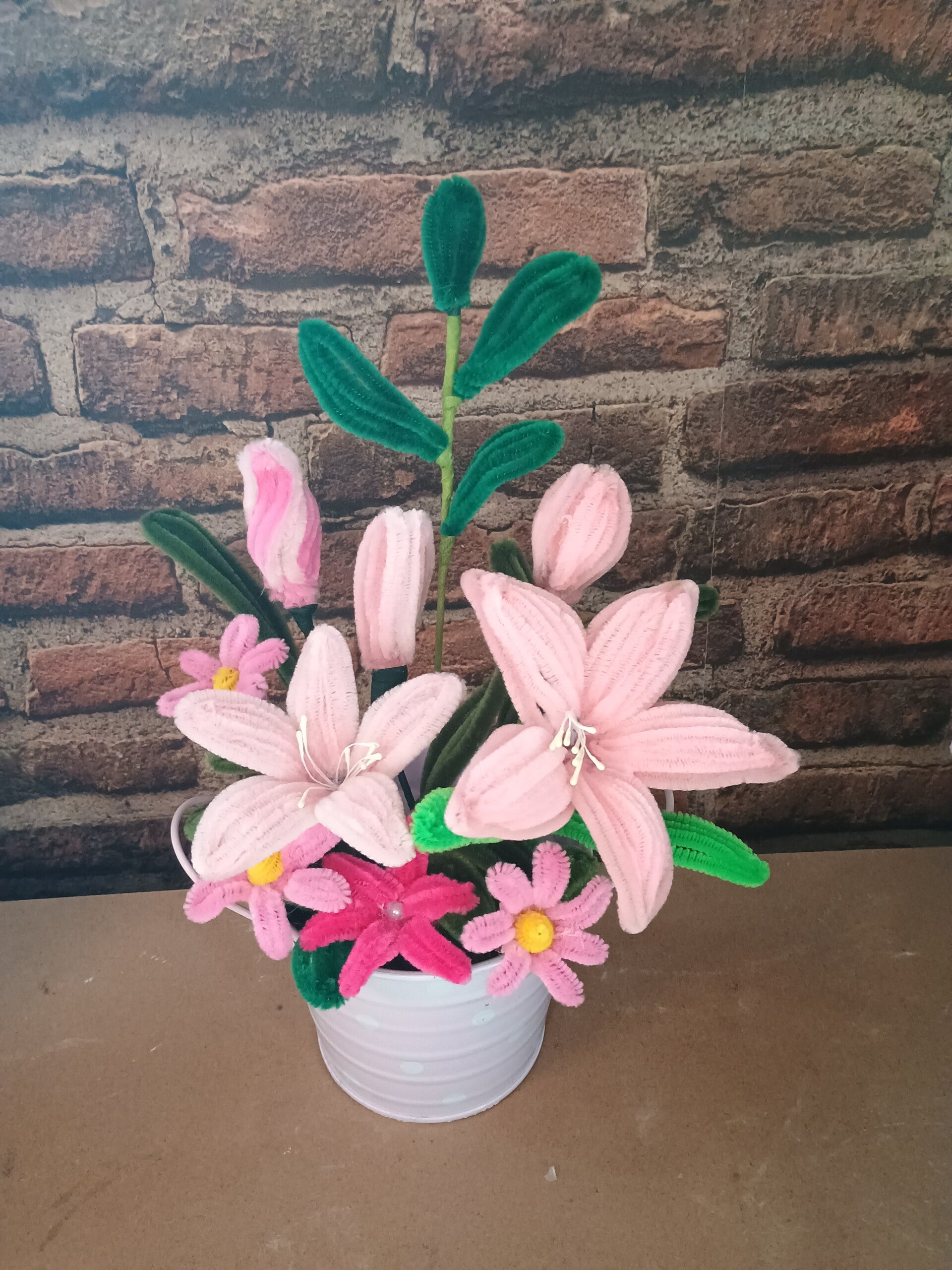 Blumen aus Pfeiffenreinigern/Chenille im Topf