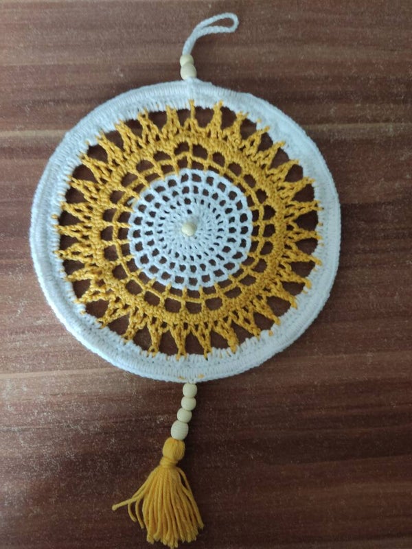 Traumfänger 27 cm selbst gehäkelt mit Perlen und Holzrahmen