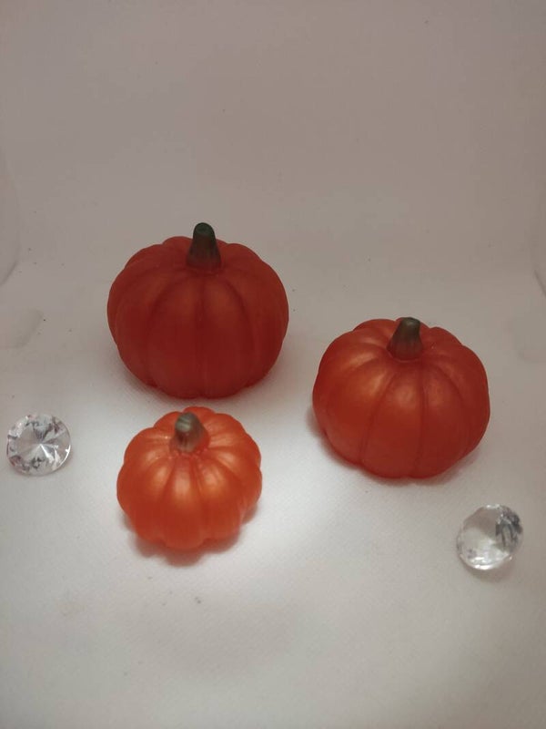 Kürbisse aus Epoxidharz