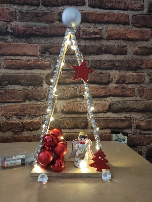 Tannenbaum mit Beleuchtung / Holzdekoration mit Licht