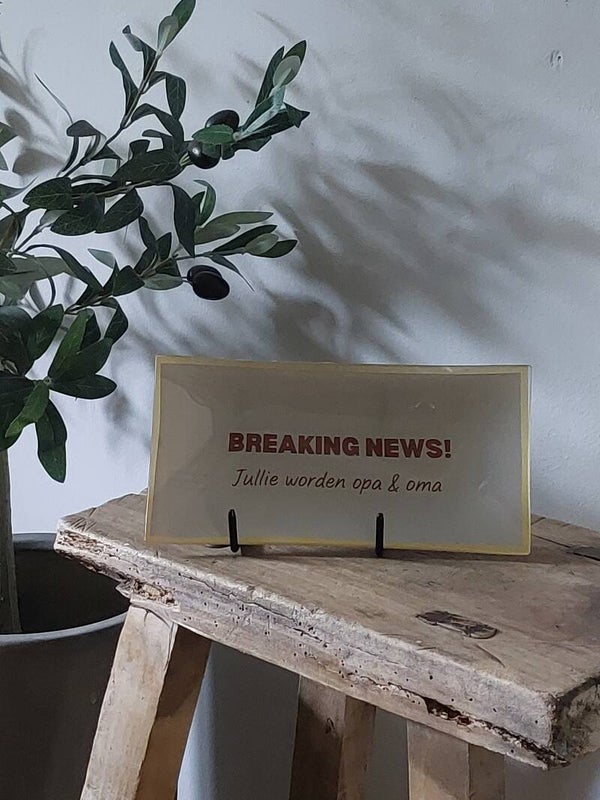 Complete set 'breaking news'