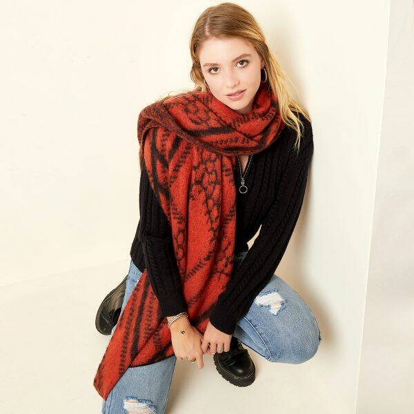 oranjerode zachte sjaal