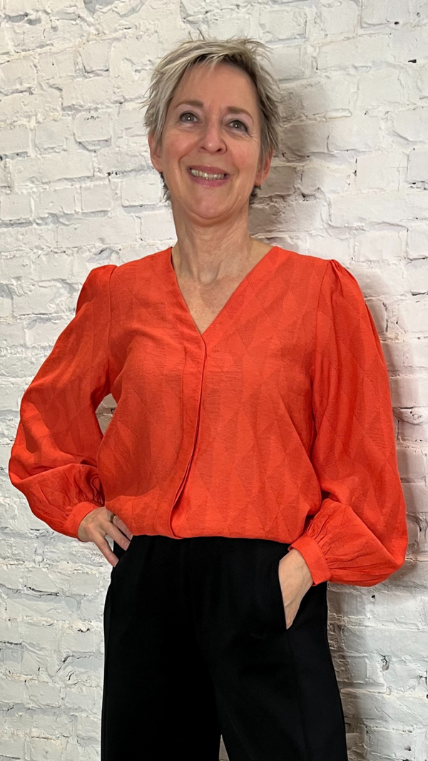 elegante koraalrode blouse