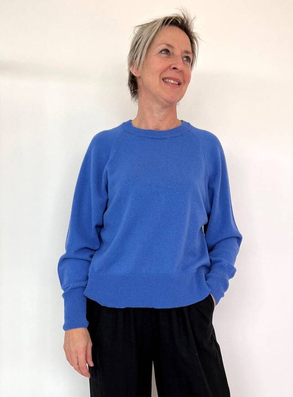 superzacht truitje in korenbloemblauw