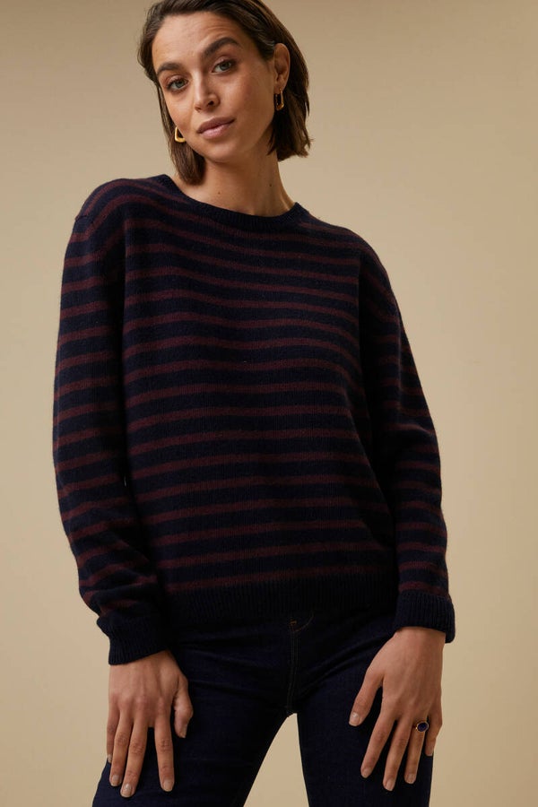 prachtige trui met donkerblauwe en auberginekleurige strepen