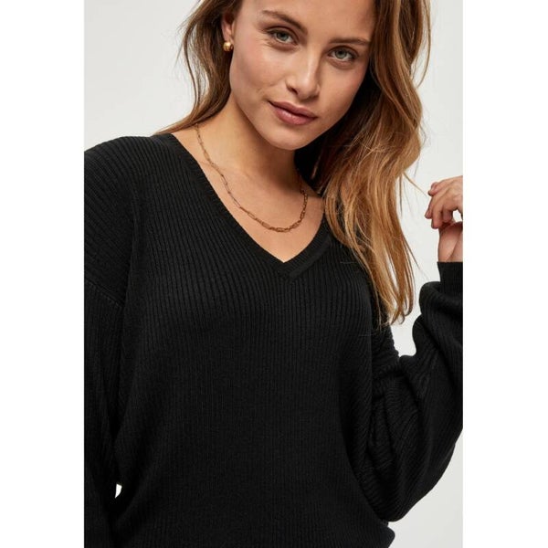 zachte dunne trui met ribbeltjes en v-hals