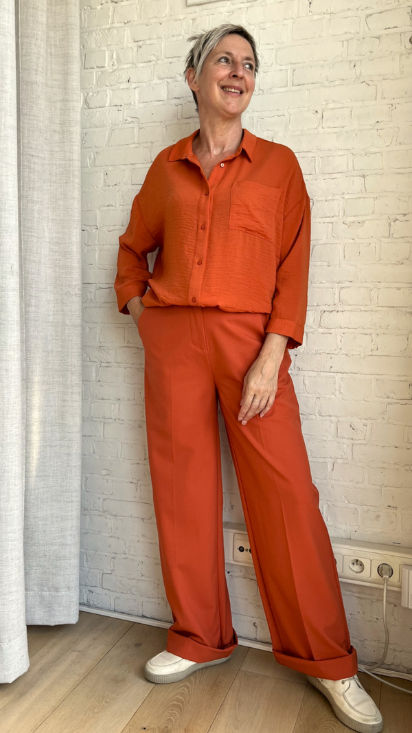 stijlvolle roestkleurige broek met rechte pijpen