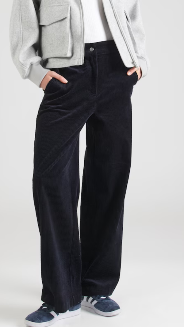 donkerblauwe zachte ribfluwelen broek