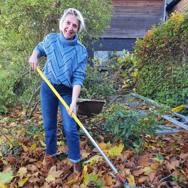 blauwe trui met zwart zigzagmotief