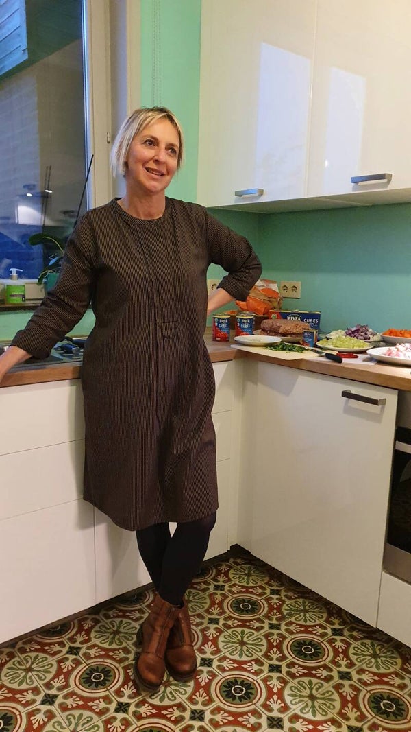 donkerblauwe katoenen jurk met streepjes