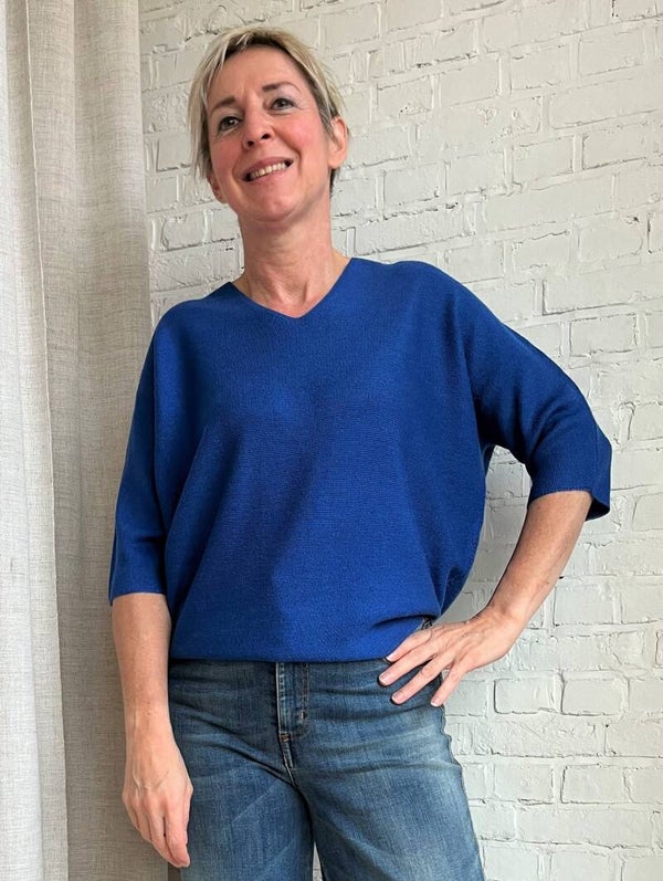 dun kobaltblauw truitje met v-hals