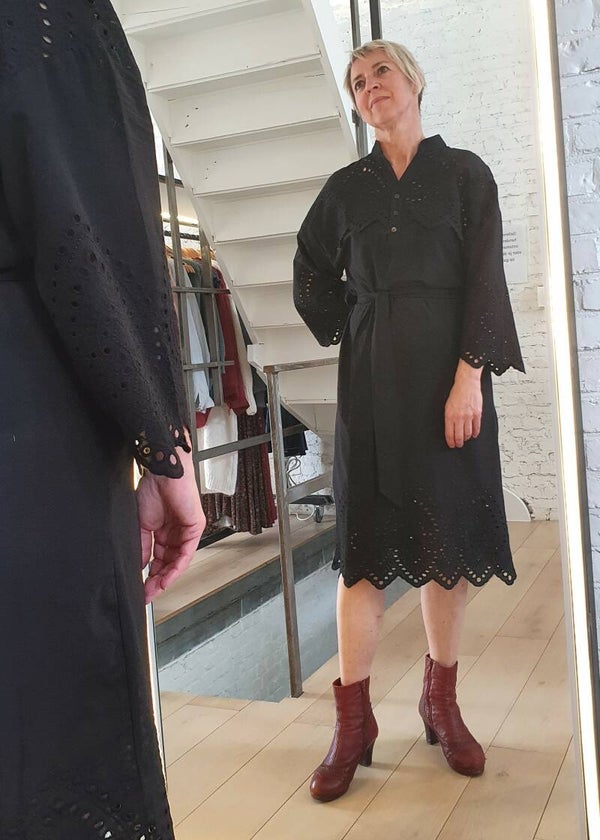 prachtige zwarte katoenen jurk