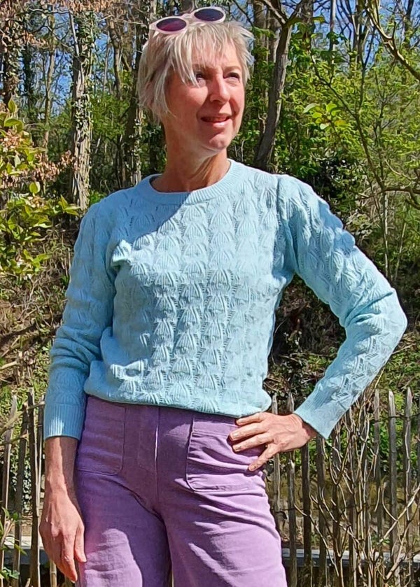 prachtige pastelblauwe trui