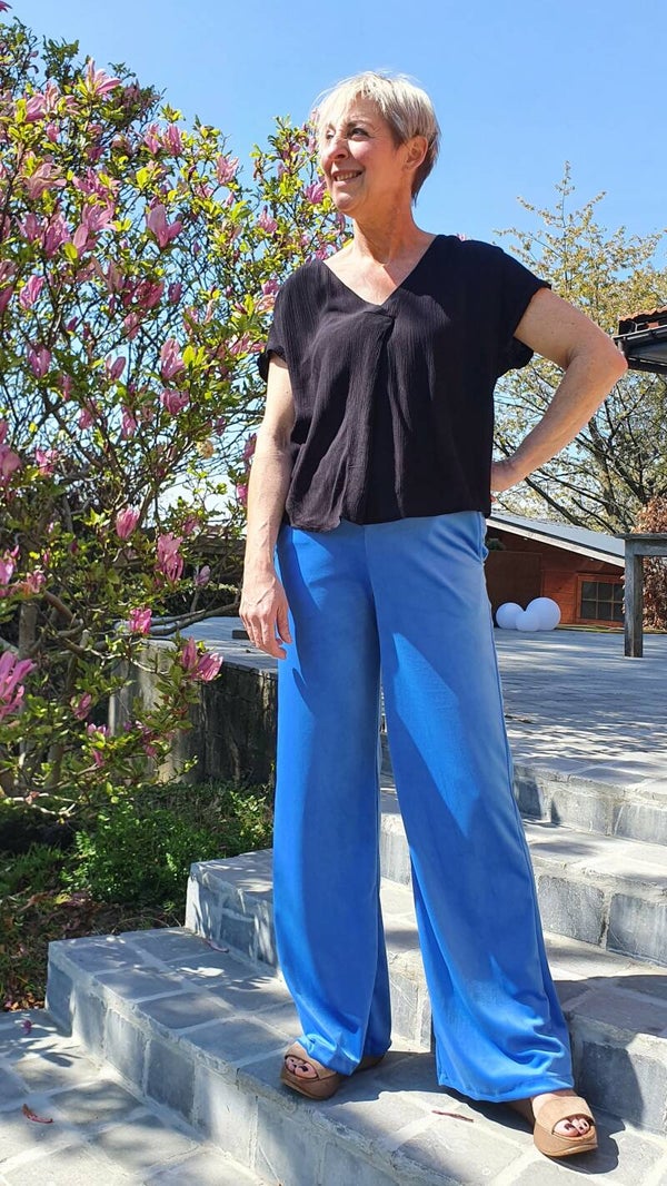 blauwe fluwelen broek in stretchstof