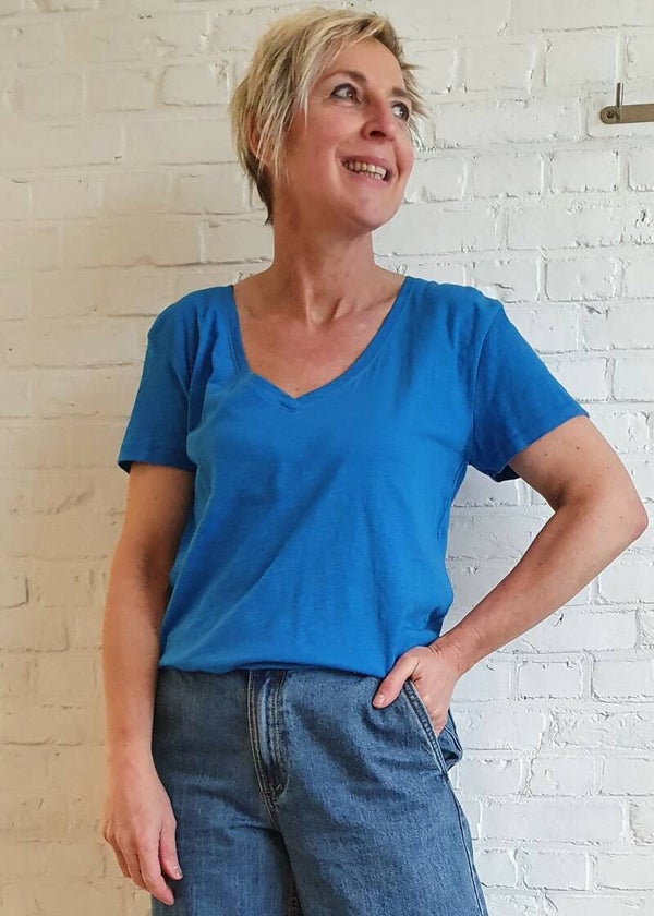 kobaltblauwe t-shirt met boothals