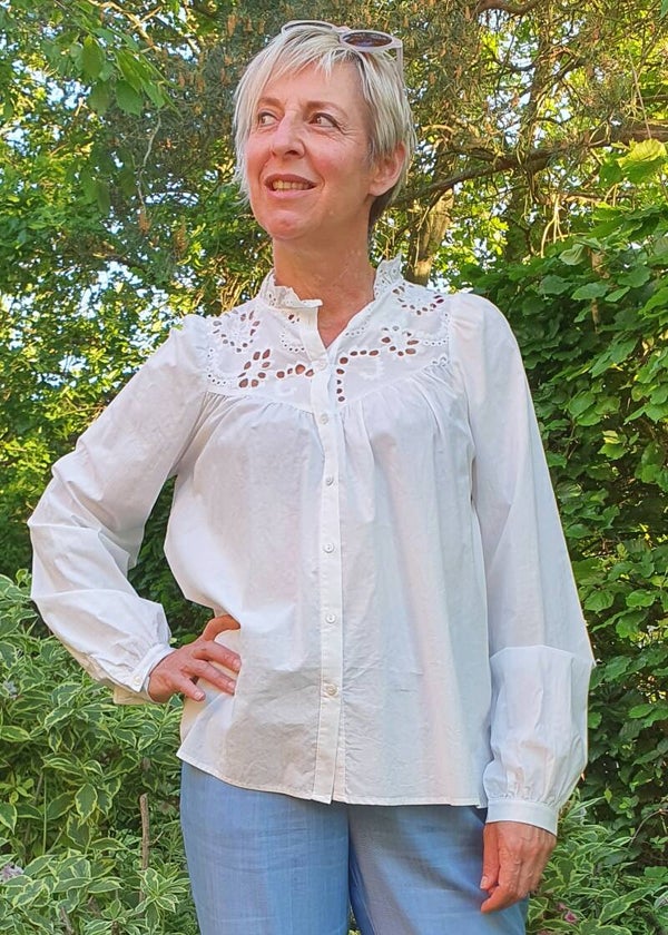 witte romantische blouse in 100% katoen