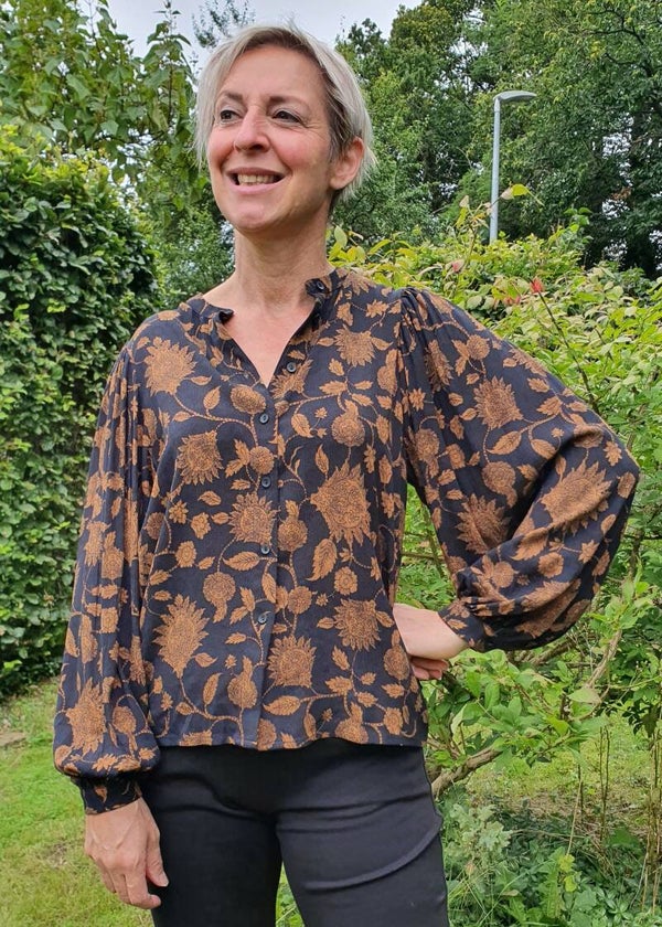 prachtige blouse met bruine bloemenprint