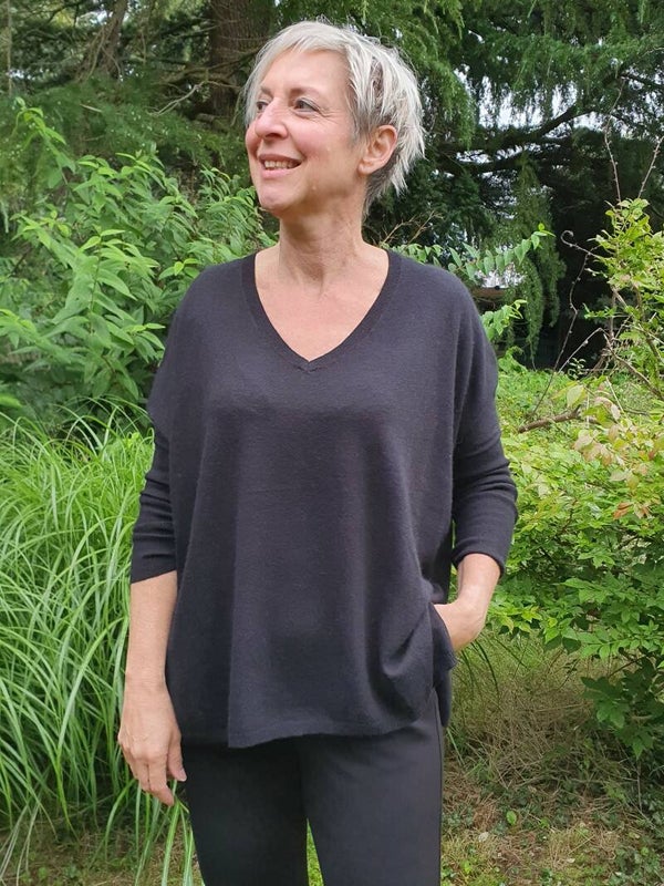 superzachte zwarte trui met v-hals