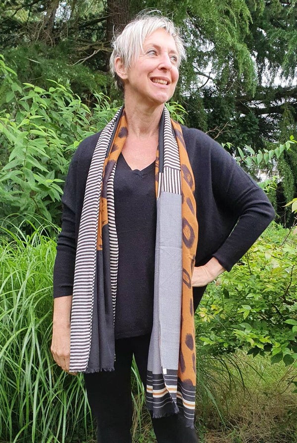 prachtige sjaal in herfsttinten