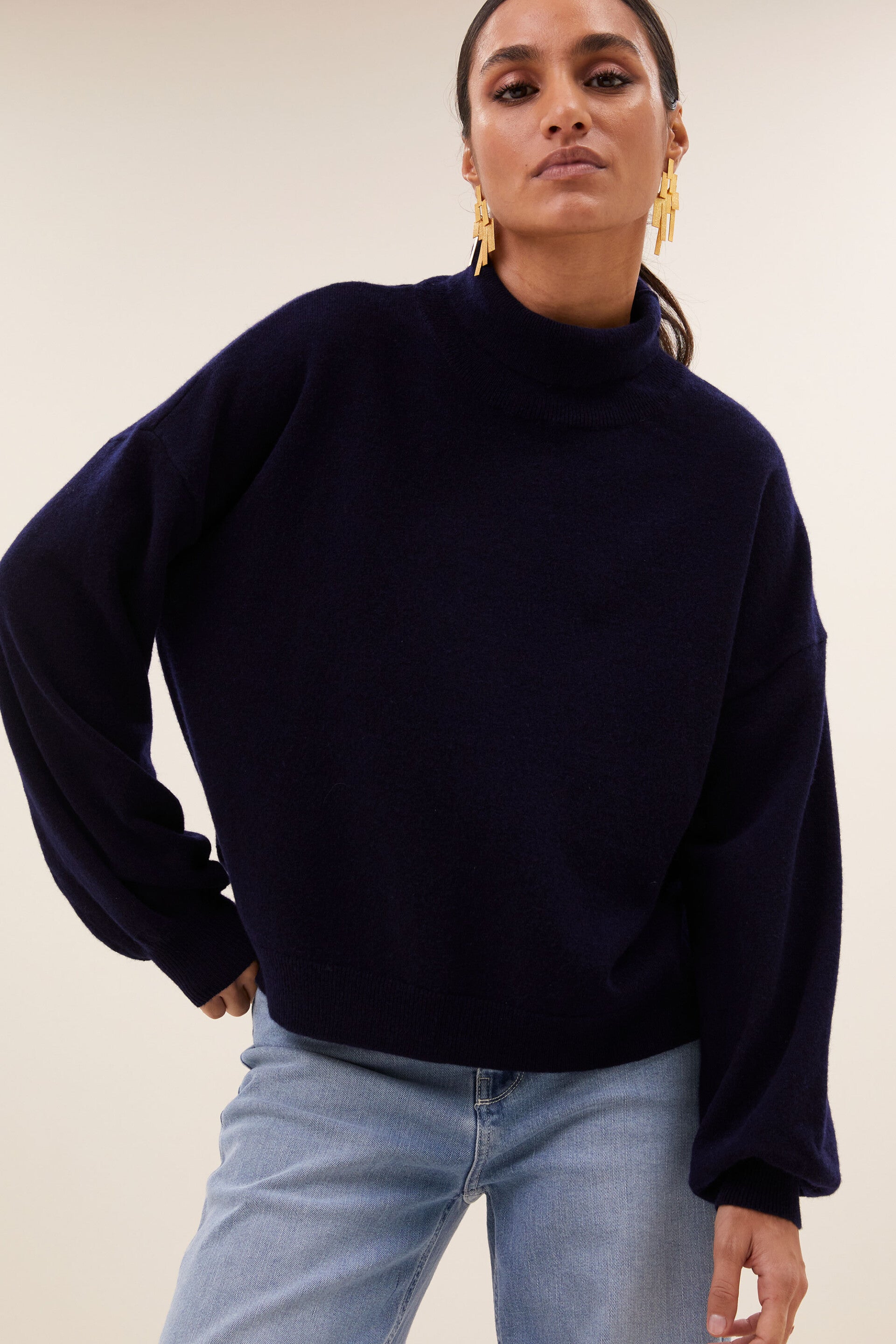 superzachte chique trui met losse rolkraag