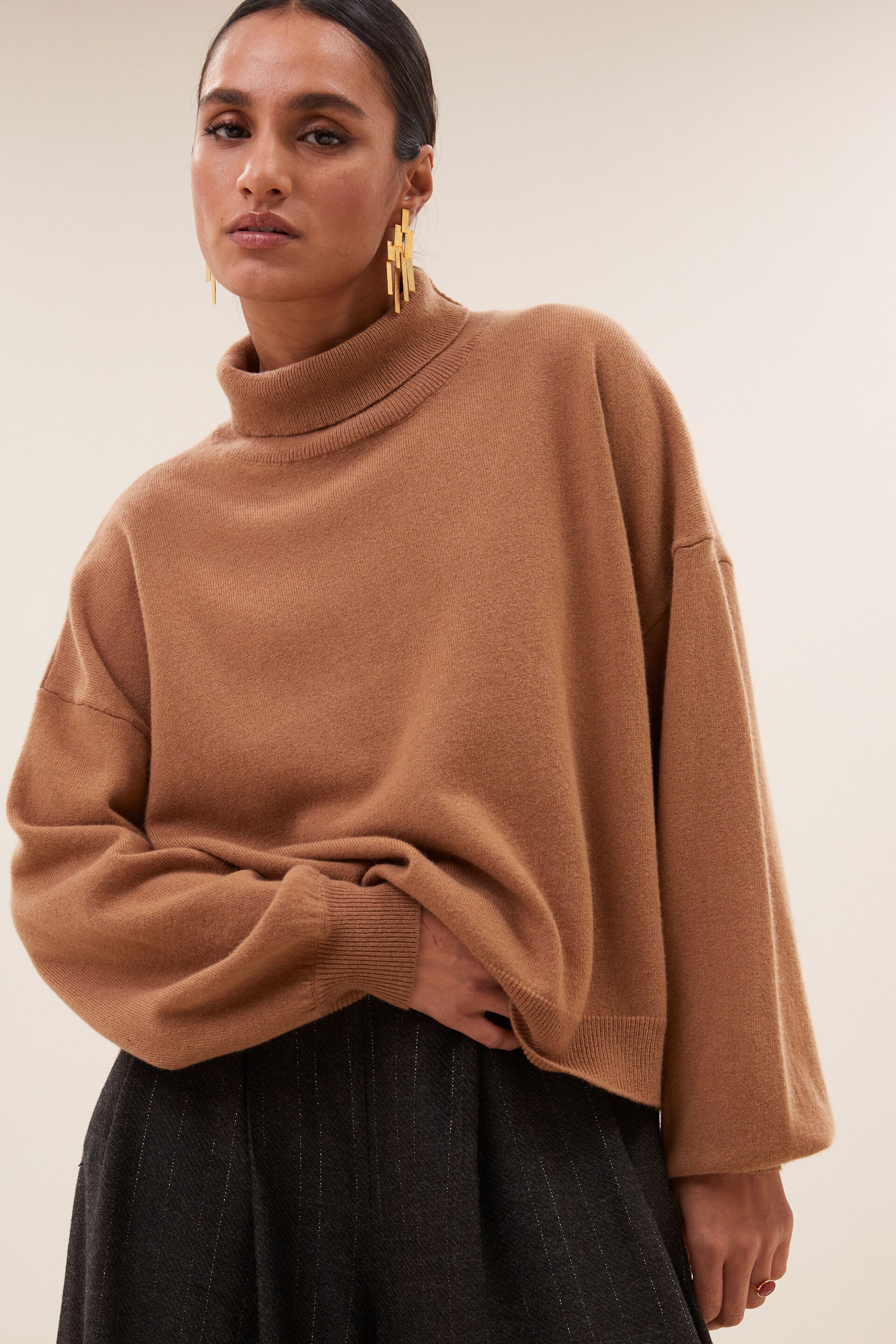superzachte chique trui met losse rolkraag