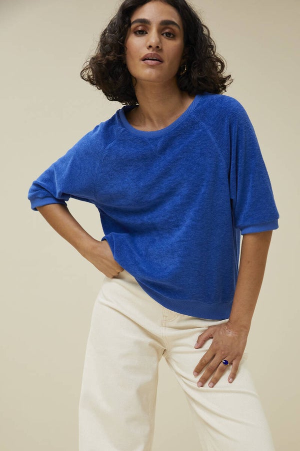 kobaltblauwe sweater met korte mouwen