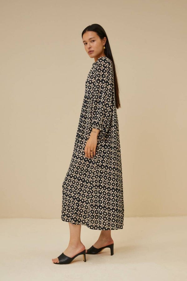 elegante lange jurk met speelse print