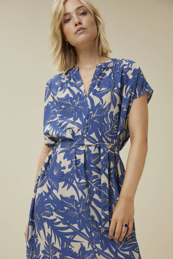 prachtige jurk met blauwe print