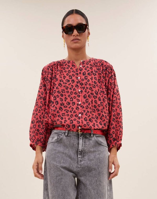 elegante rode cheetahblouse