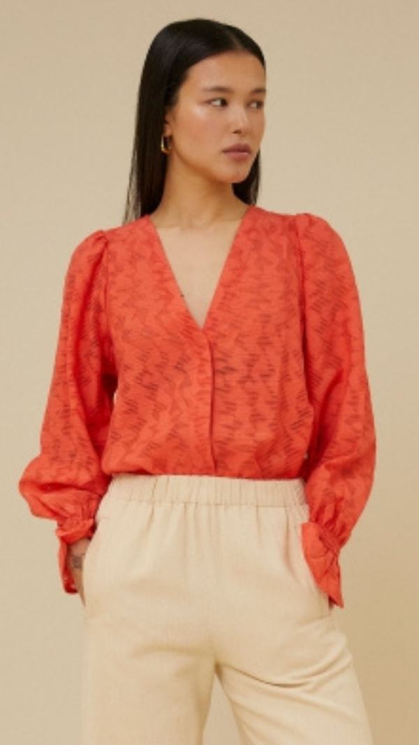 elegante koraalrode blouse