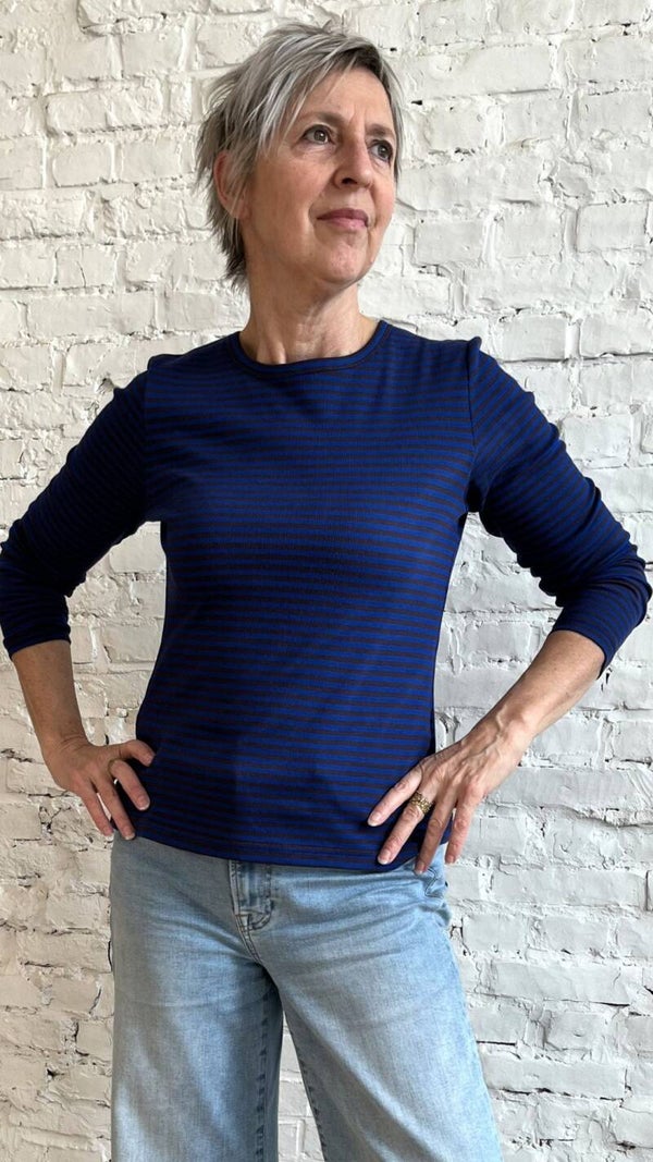 t-shirt met kobaltblauwe strepen
