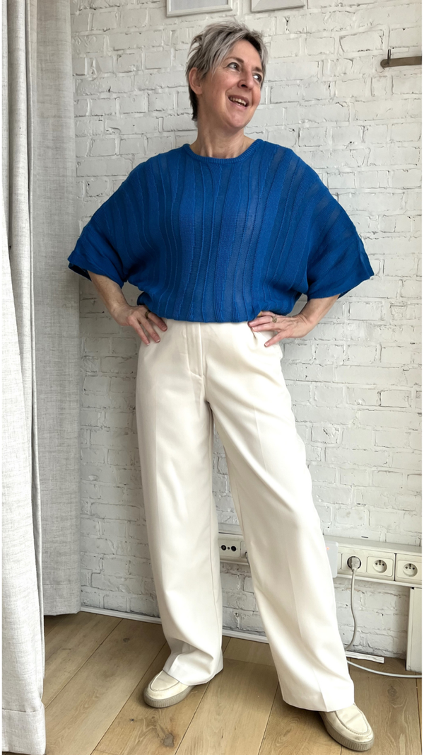 dun blauw truitje met vleermuismouwen