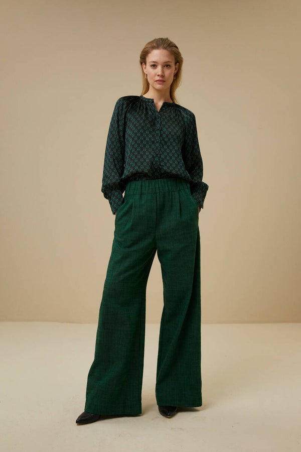 groene broek met wijde pijpen en elastische tailleband