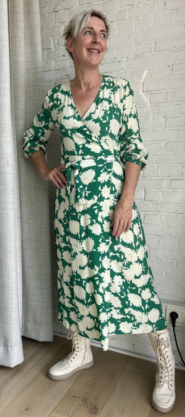 overslagjurk met groene bloemenprint