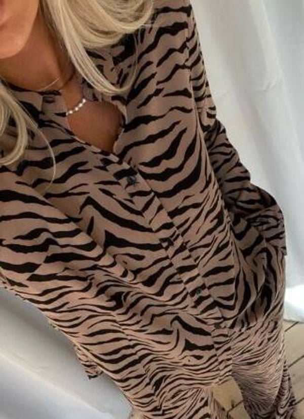 bruin hemdje met zebraprint