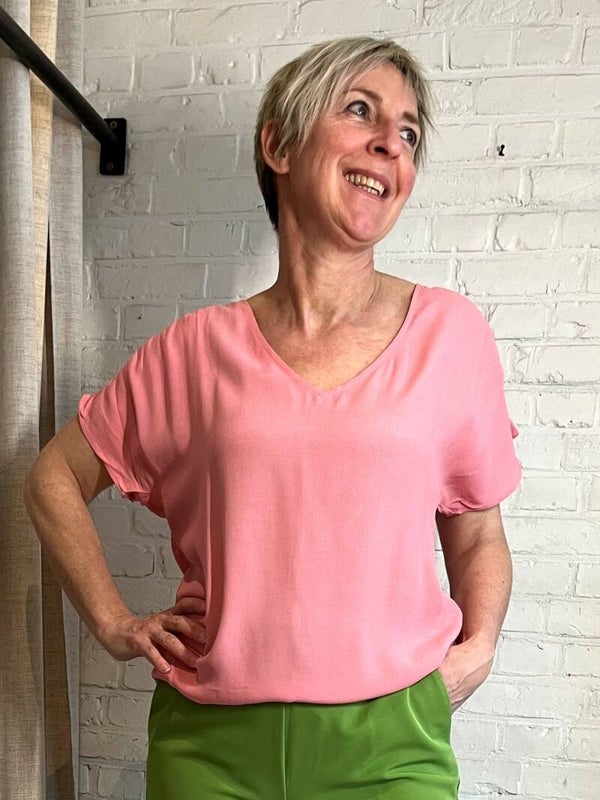 roze top met v-hals