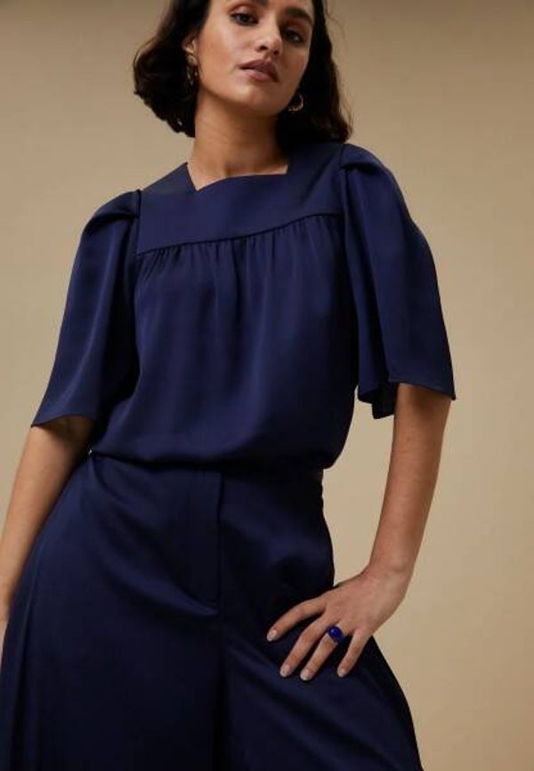 inktblauw bloesje in glanzende stof