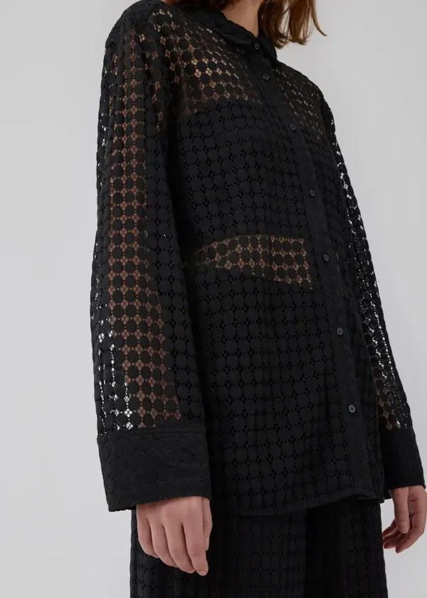 zwart hemdje in transparante stof