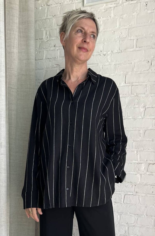 zwarte shirt/vest met krijtstreep