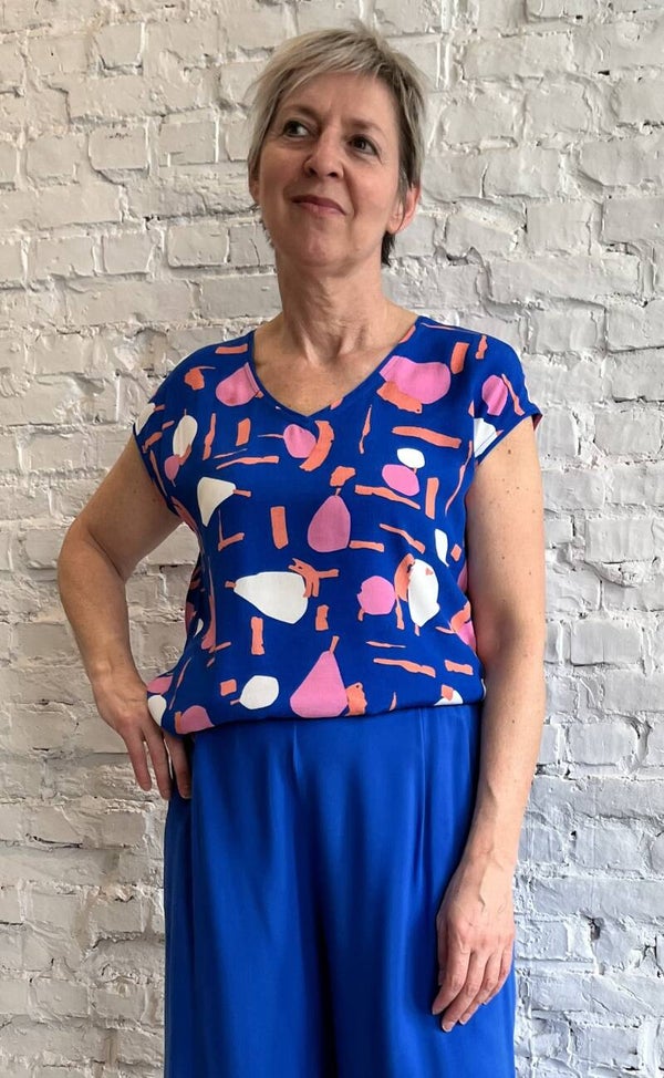 kleurrijke top in kobaltblauw