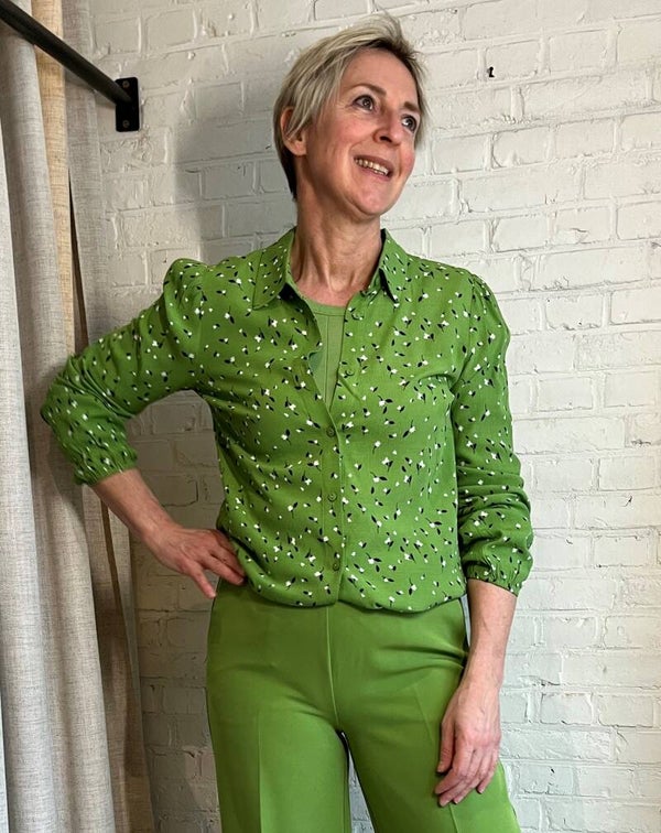 groen hemdje met mooie bloemenprint